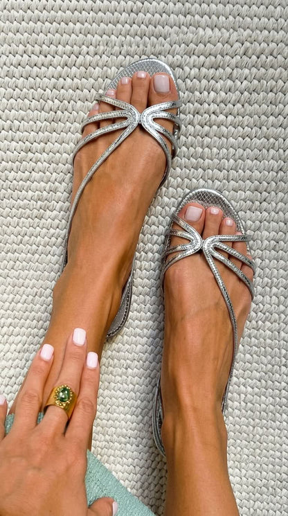 Ginevra | Sandalias doradas para una refinada elegancia veraniega