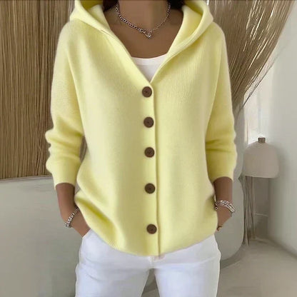 Darienne Cardigan de Punto con Capucha y Botones – Elegancia y Comodidad