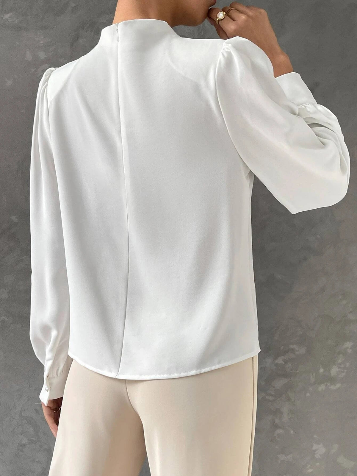 Blusa con manga de obispo elegante para mujer