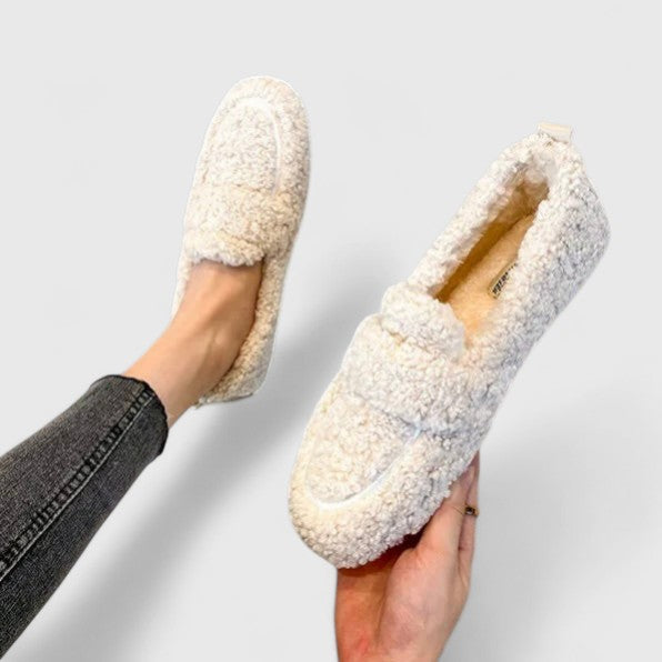 Zapatillas mujer tipo mocasín con forro cálido y suela antideslizante – estilo elegante hogar