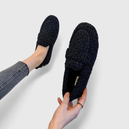 Zapatillas mujer tipo mocasín con forro cálido y suela antideslizante – estilo elegante hogar