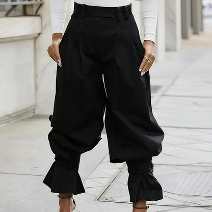 Pantalón plisado de mujer con puños acampanados elegantes