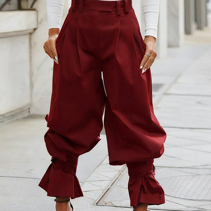 Pantalón plisado de mujer con puños acampanados elegantes
